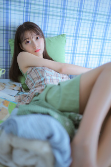 年轻妈妈遮肉上衣